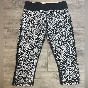 Lululemon Athletica Women’s Quick Crop Black White Rose Leggings Active Size 6